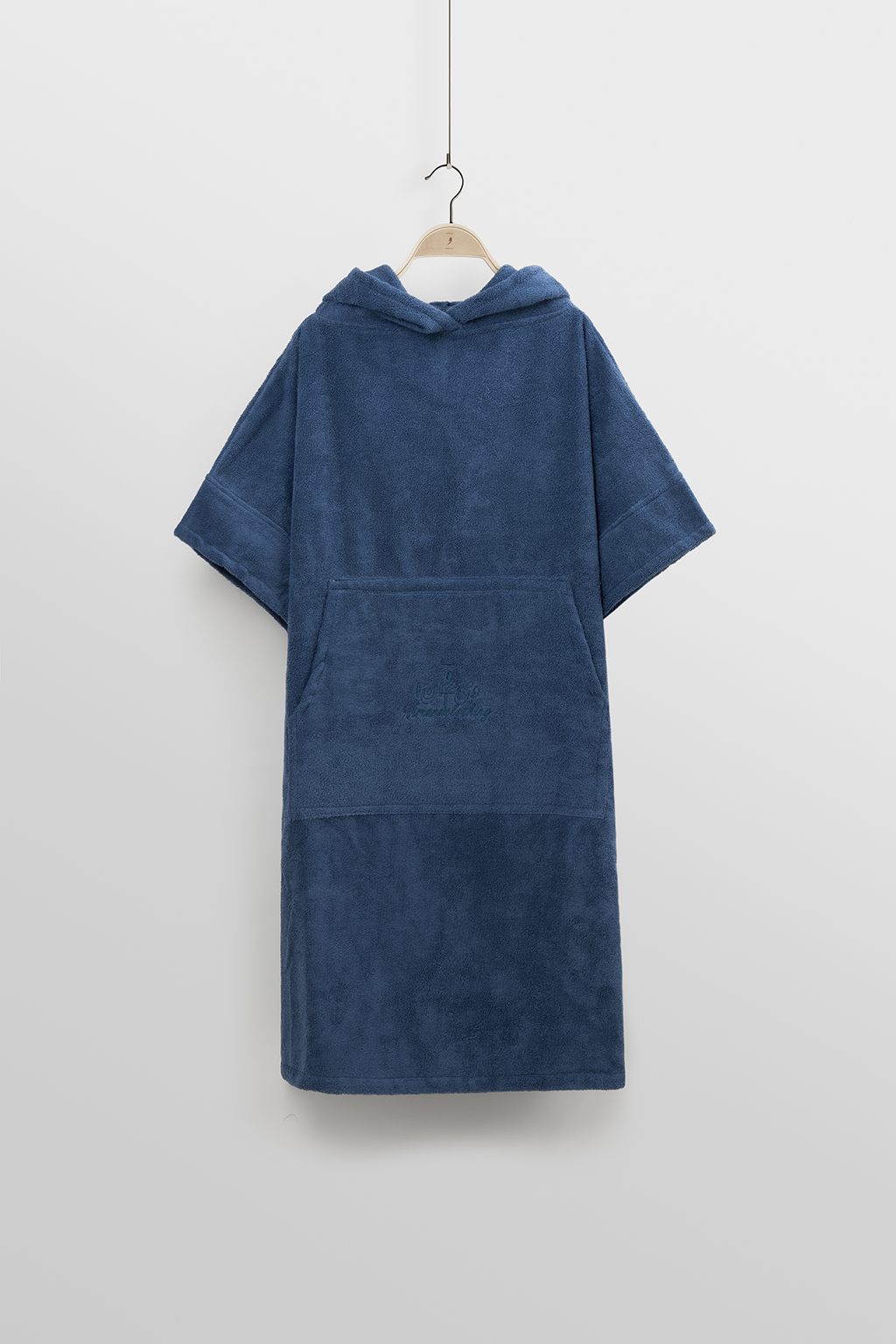 حوله پانچو آبی