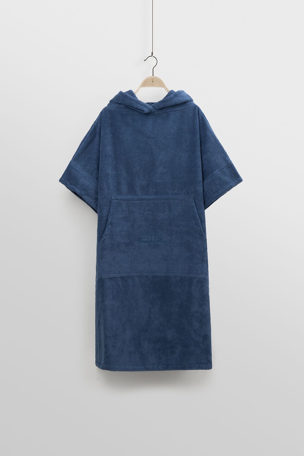 حوله پانچو آبی