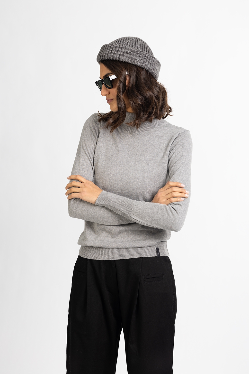 gray turtule neck 3