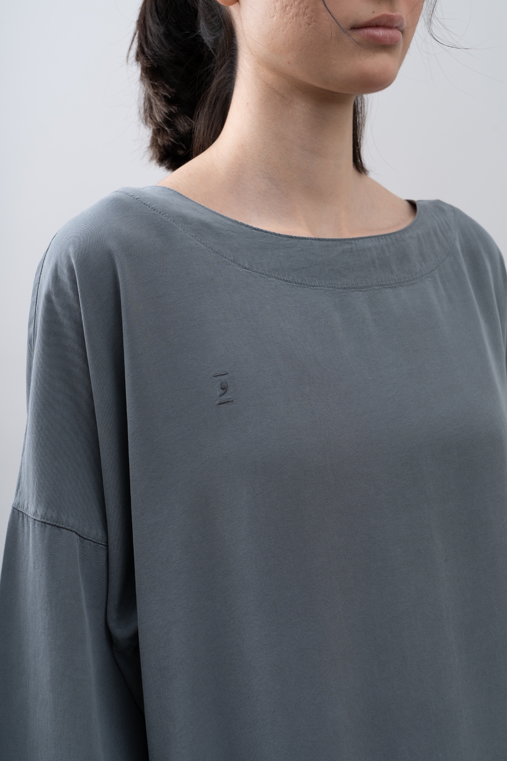 u neck gray 6