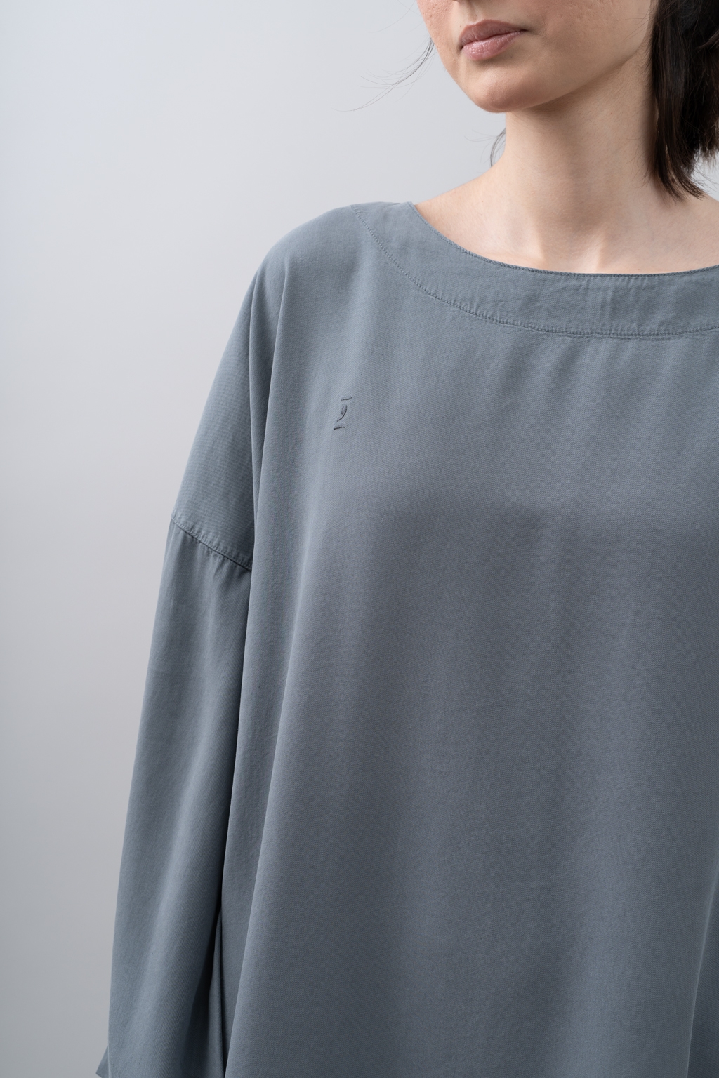 u neck gray 7