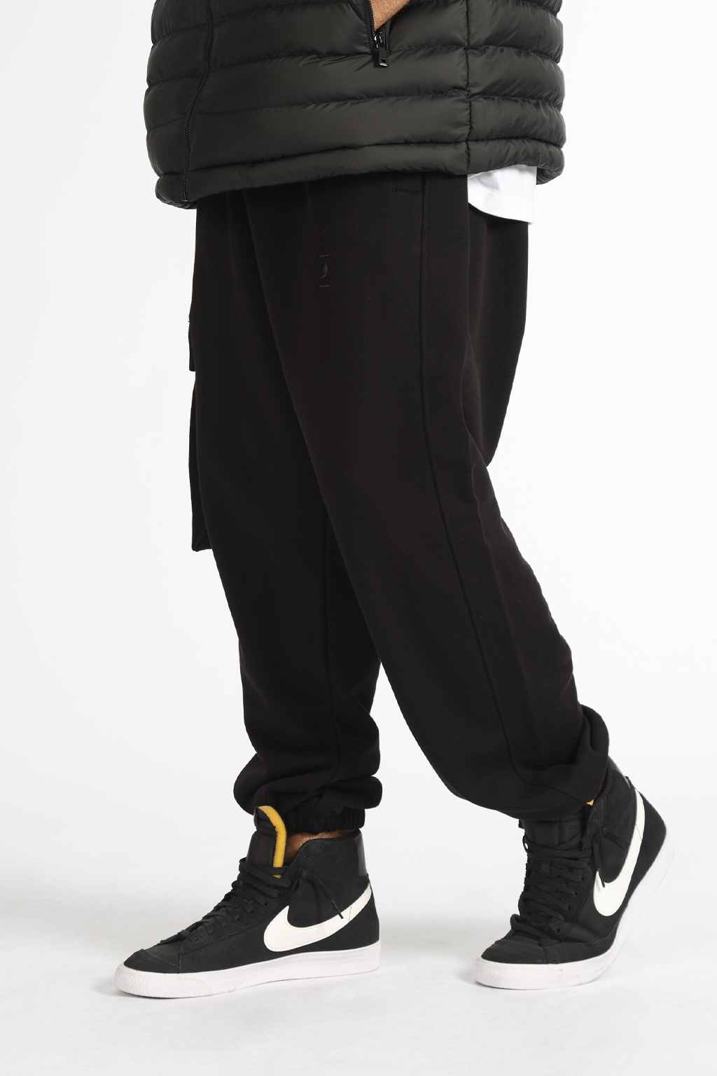 cargo black 1